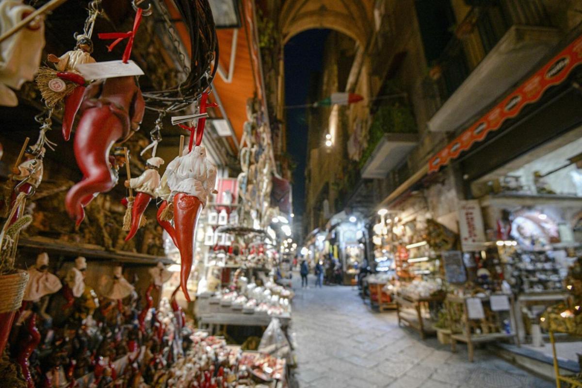 Grande & Caratteristico Dietro La Cattedrale Νάπολη Εξωτερικό φωτογραφία