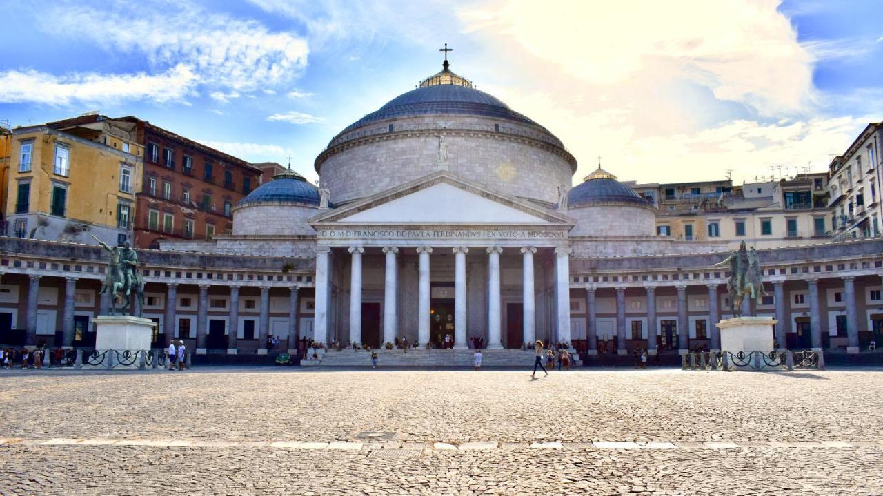 Grande & Caratteristico Dietro La Cattedrale Νάπολη Εξωτερικό φωτογραφία