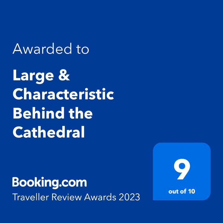 Grande & Caratteristico Dietro La Cattedrale Νάπολη Εξωτερικό φωτογραφία